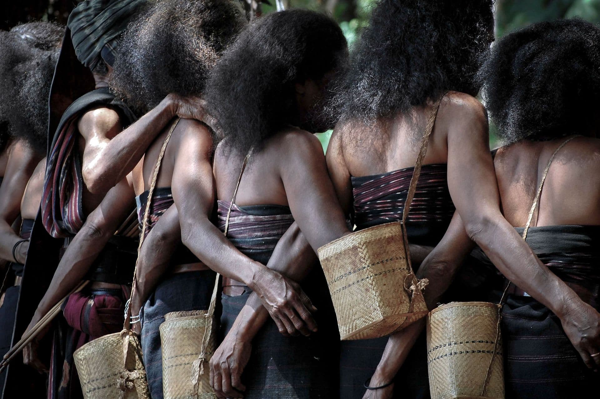 Alor-ceremonial-dance