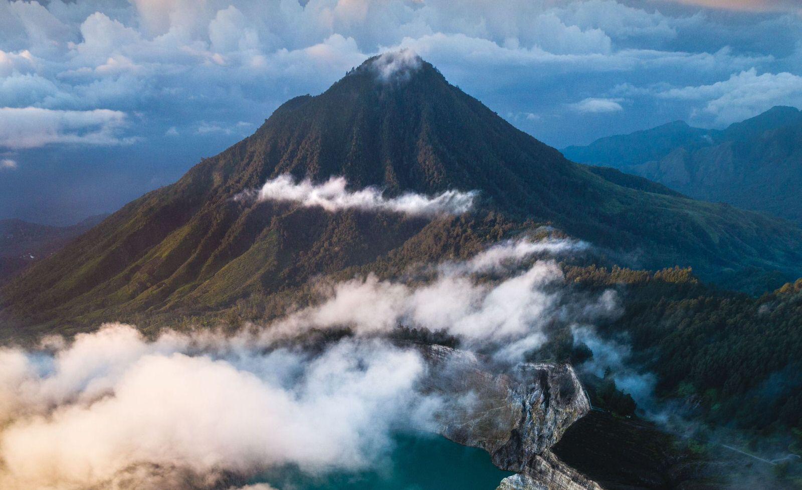 Komodo-flores-volcano