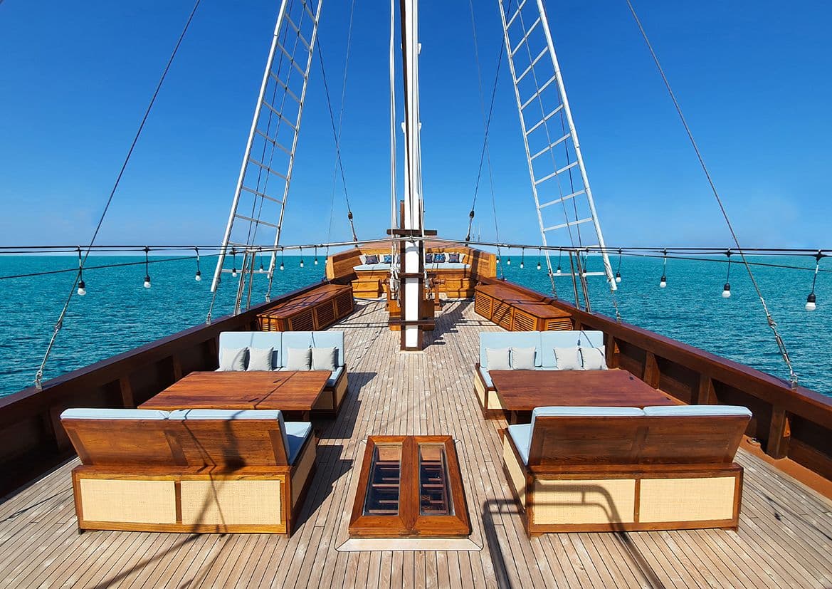 livingareas at the maj oceanic boat, realxing spots, blue sky, blue sea water