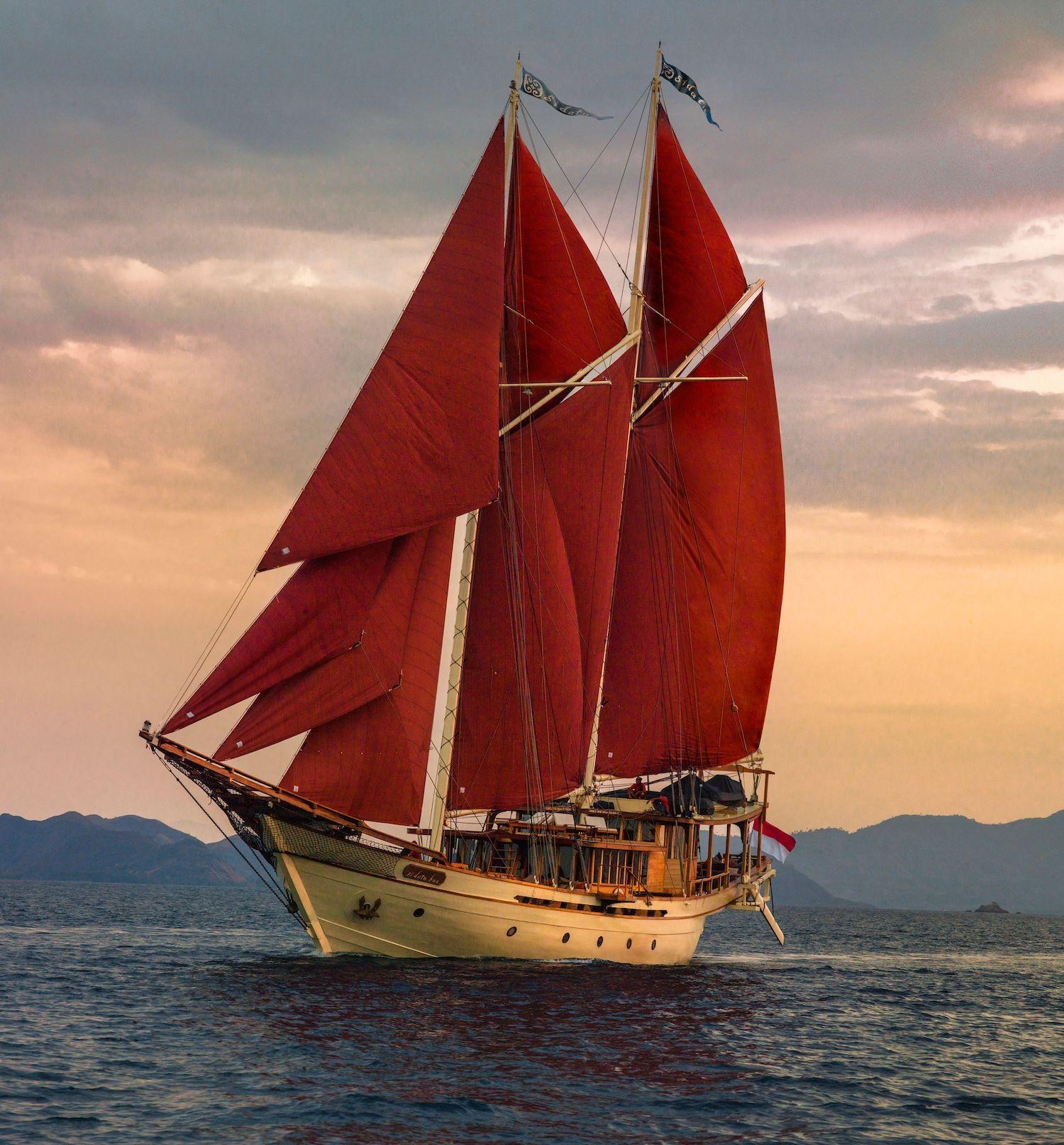 si datu bua boat with good panoramic view, beautiful sunset