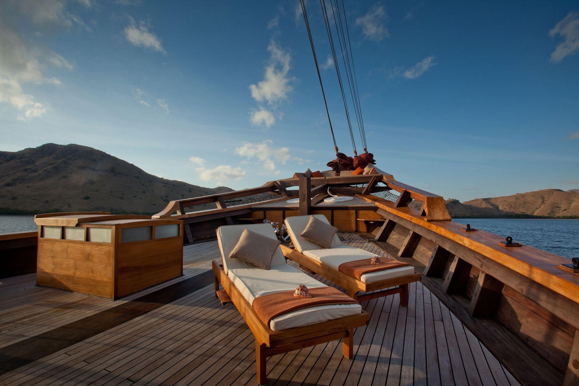 si datu bua boat with beautiful view, blue sky, 2 relaxing bench with pillows