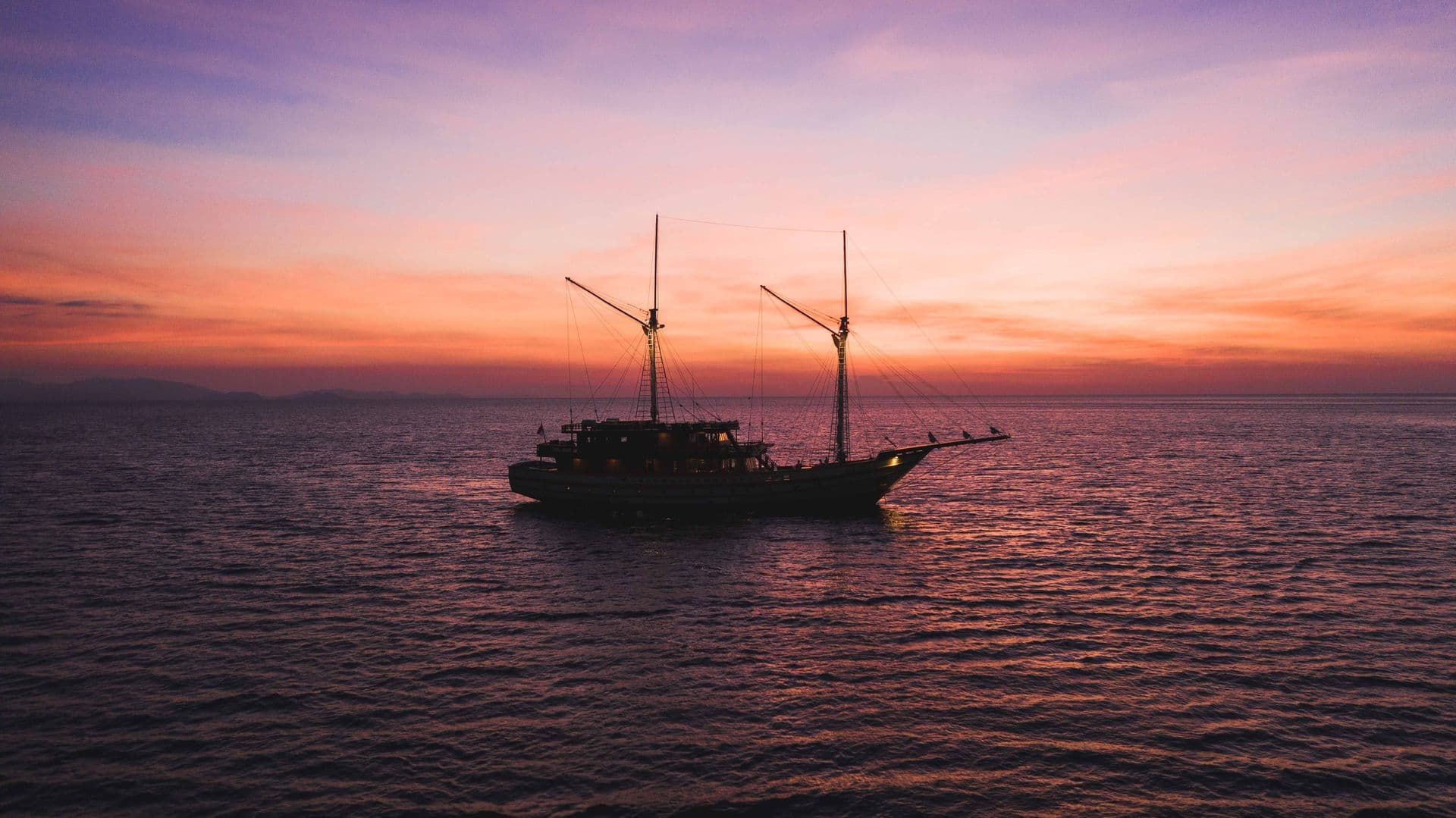 sunset view from the maj oceanic boat