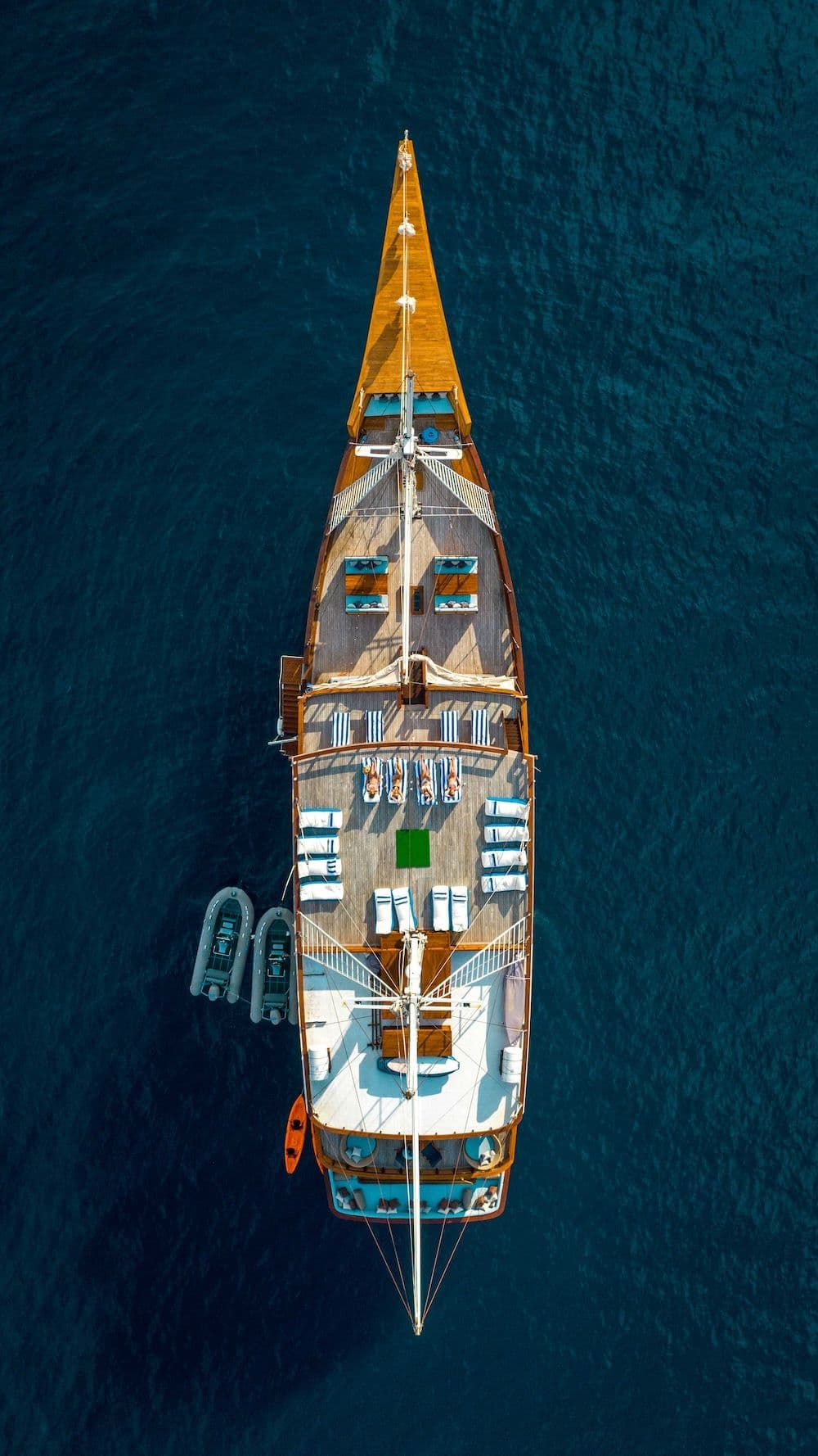 the colorful maj oceanic boat