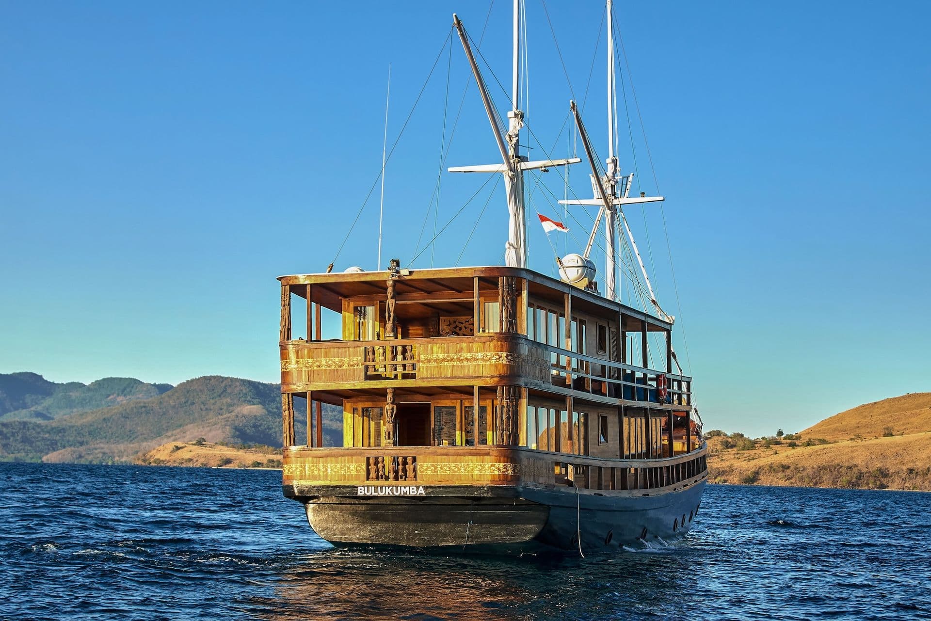 oracle boat landscape, boat got sunlight, blue turquoise sky