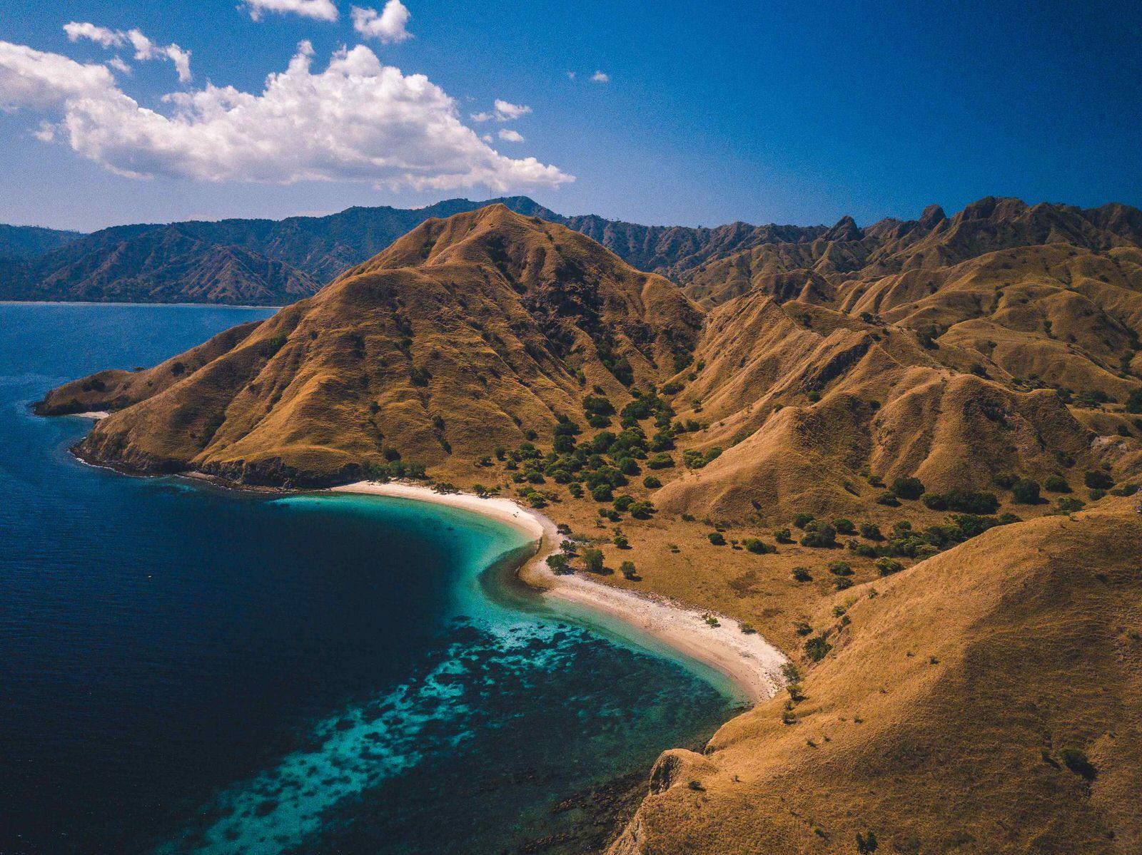 komodo national park, beautiful blue sea, landscape view